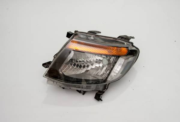 FORD RANGER 2.2 TDCİ ÇIKMA PARÇA FORD  2012 2015  ÖN FARLAR